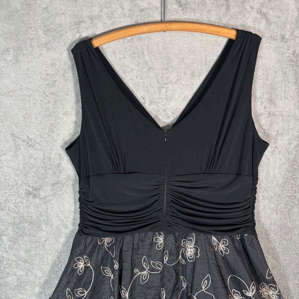 Dressbarn Collection Black Floral Embroidered Fit & Flare Dress Plus Size 20 LBD - Picture 8 of 13